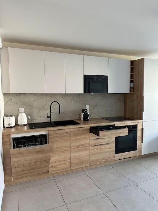 Royal Park Lake View Apartment إفيان ليه با المظهر الخارجي الصورة